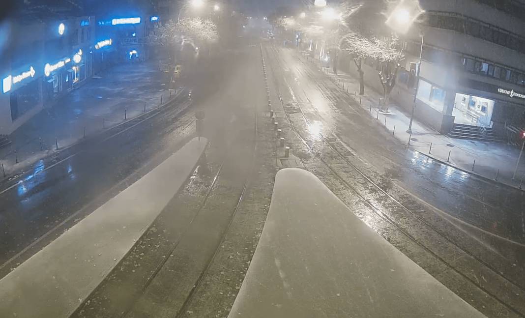 Şehir kameralarından kar altındaki Konya’da son durum 12